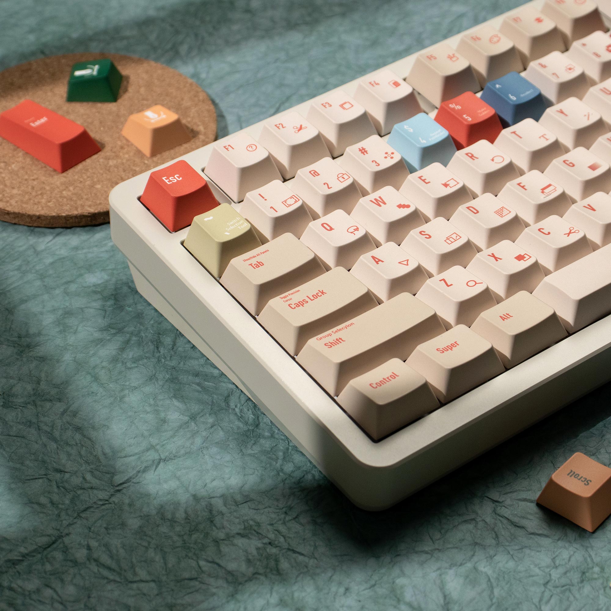 イラストレーターキーキャップ DYE-SUB チェリープロフ - Retro Gaming Keyboard のレビューと価格